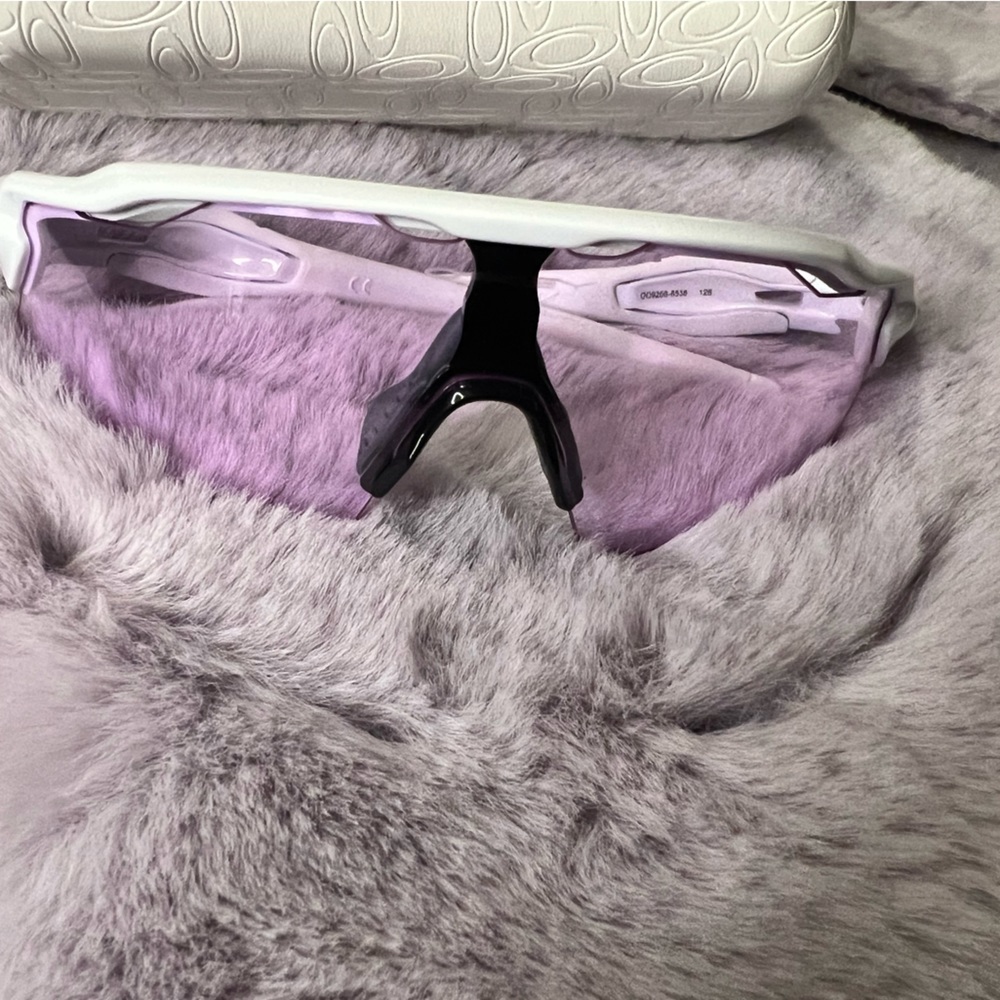 I am selling a pair of women’s Oakley glasses pink purplish in good condition.